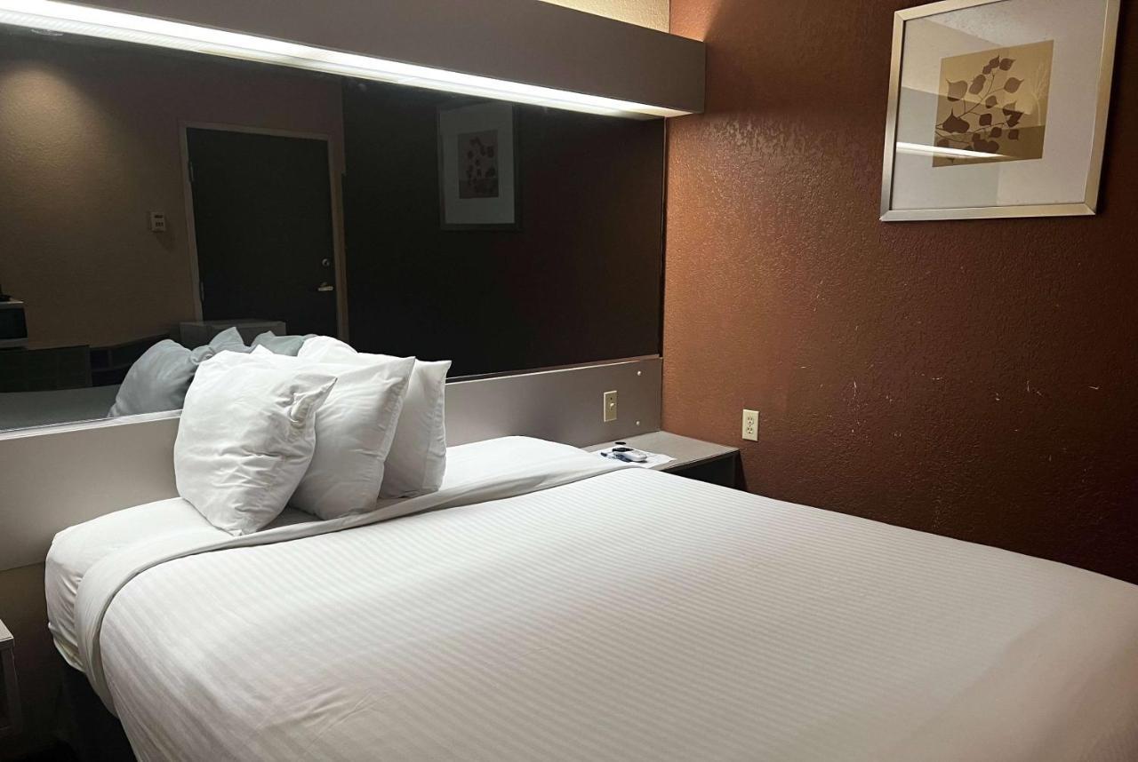 Microtel Inn & Suites By Wyndham Houston/Webster/Nasa/Clearlake Nassau Bay Exteriör bild