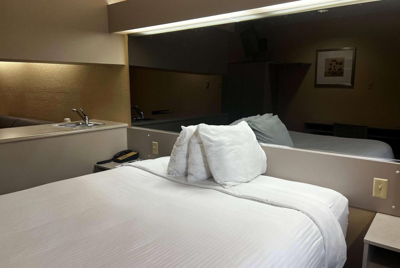 Microtel Inn & Suites By Wyndham Houston/Webster/Nasa/Clearlake Nassau Bay Exteriör bild